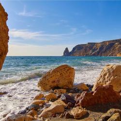 Отдых в Крыму | Яшмовый - живописный пляж для купания в открытом море